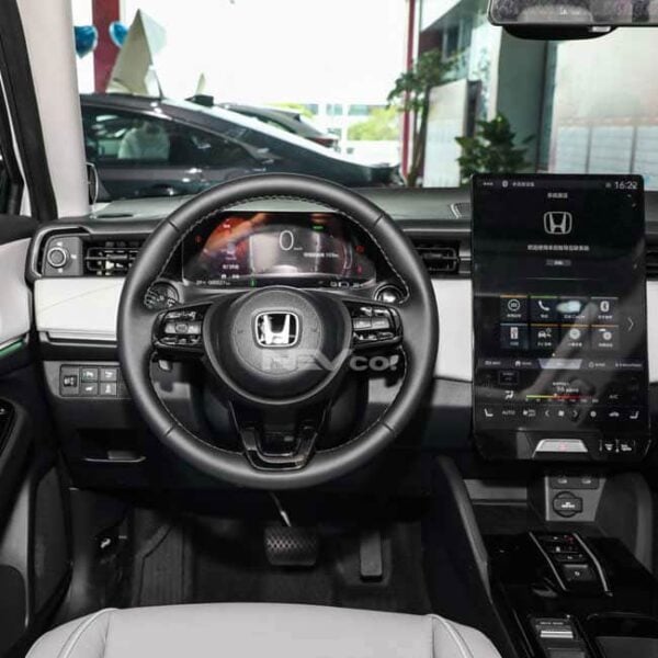White_Honda E:NP1 - Image 9