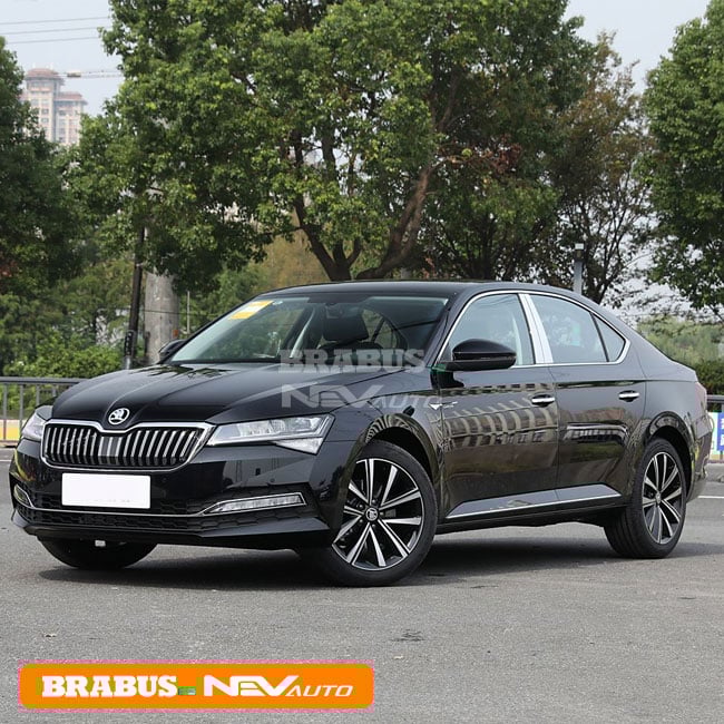 Black_SKODA Superb