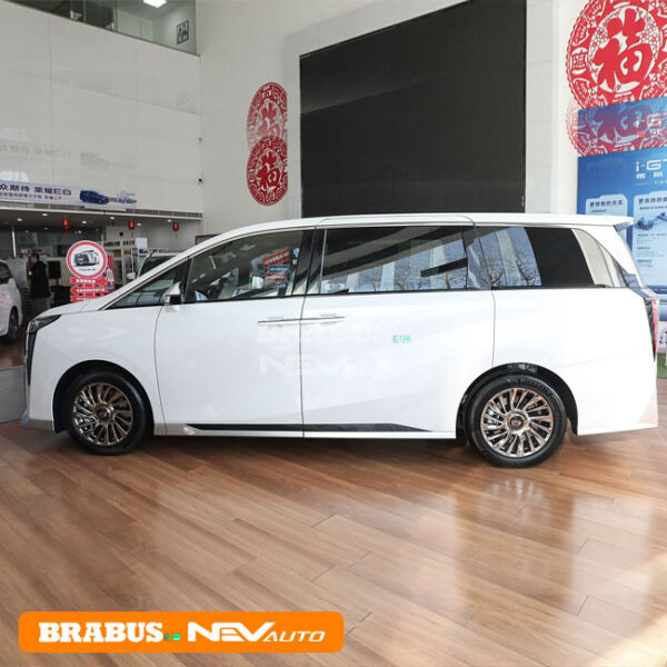 White_Trumpchi M8 - Image 4