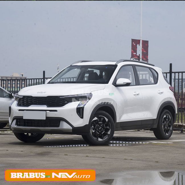 White_KIA Sonet