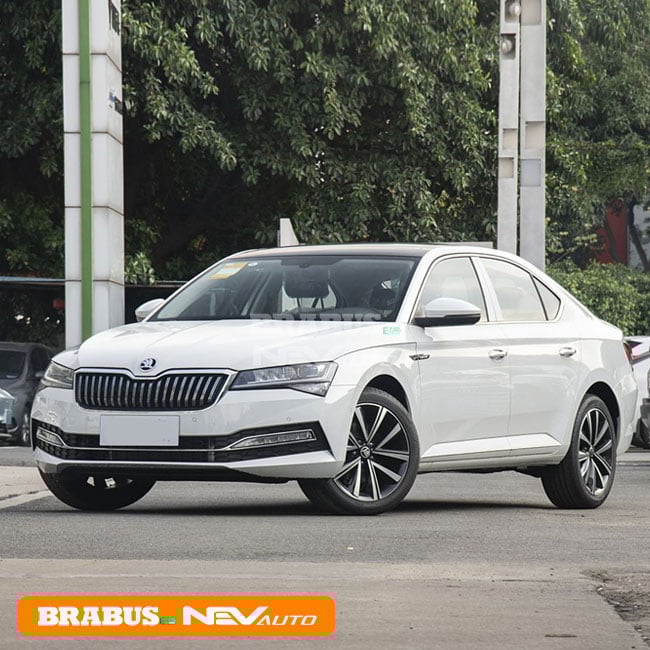White_SKODA Superb